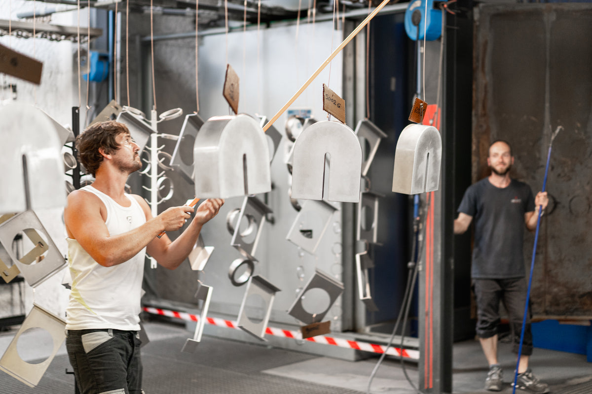 Fabrication des luminaires dans l’atelier